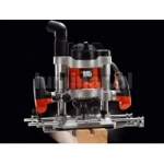 BLACK&DECKER Frezarka g�rnowrzecionowa w walizce