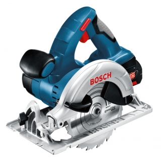 BOSCH Akumulatorowa pilarka tarczowa GKS 18 V-LI + LATARKA AKUMULATOROWA VARILED + ZESTAW KIBICA